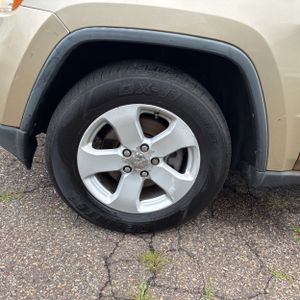 2011 JEEP GRAND CHEROKEE LAREDO — миниатюра 17