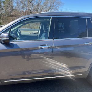 HONDA PILOT TOURING W/REAR CAPTAIN'S CHAIRS - 4