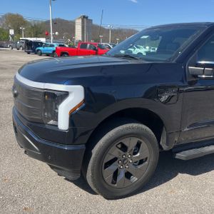 FORD F-150 LIGHTNING LARIAT - 2