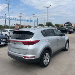 KIA SPORTAGE LX - 8