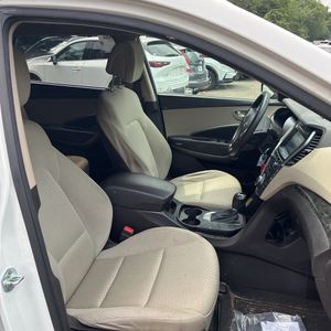 2017 Hyundai SANTA FE SE — миниатюра 32