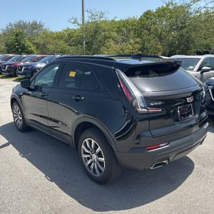 صورة 5 لـ 2022 Cadillac XT4 SPORT