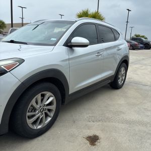 HYUNDAI TUCSON SE - 2