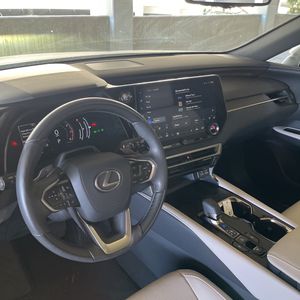 صورة مصغرة 35 لـ 2023 Lexus RX 350 PREMIUM
