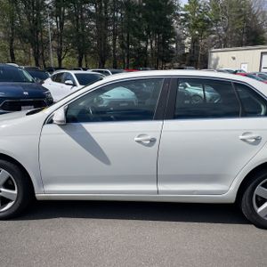 VOLKSWAGEN JETTA SE - 4