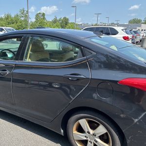 2013 Hyundai ELANTRA GLS 照片 6