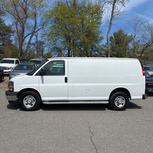 CHEVROLET EXPRESS 2500 - 3
