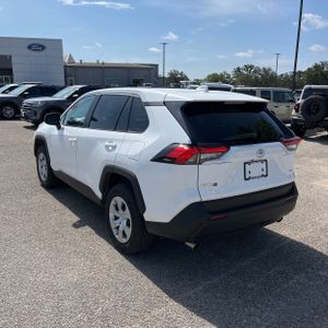 صورة 5 لـ 2024 Toyota RAV4 LE