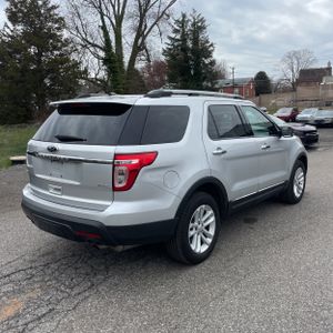 FORD EXPLORER XLT - 7