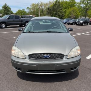 FORD TAURUS SE - 8