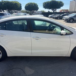 صورة 10 لـ 2017 KIA FORTE LX