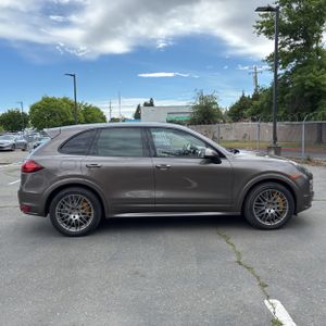 PORSCHE CAYENNE GTS - 9