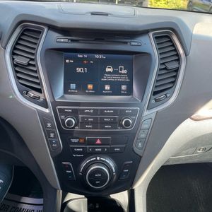 صورة 37 لـ 2017 Hyundai SANTA FE SE