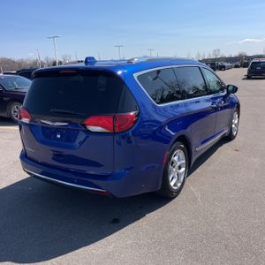 CHRYSLER PACIFICA TOURING L - 8