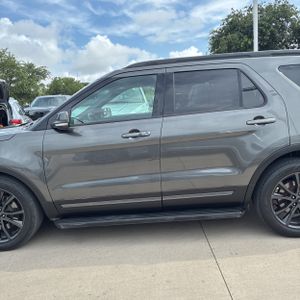 FORD EXPLORER XLT - 4