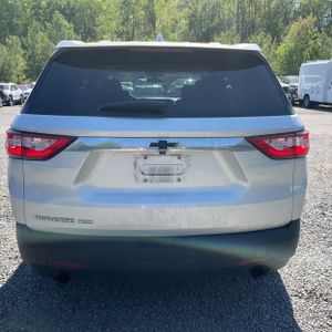 CHEVROLET TRAVERSE LS - 7