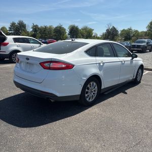 FORD FUSION S - 8