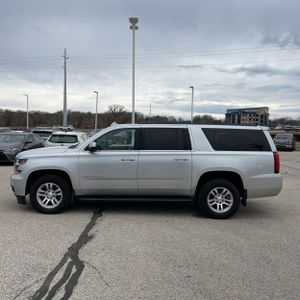 CHEVROLET SUBURBAN LT - 3