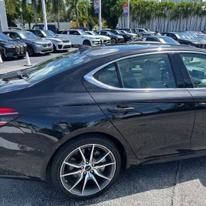 2025 Genesis G70 2.5T STANDARD photo 9