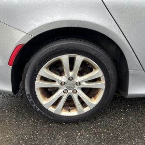 2015 Chrysler 200 LIMITED thumbnail 18