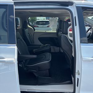 2022 Chrysler PACIFICA LIMITED — миниатюра 35