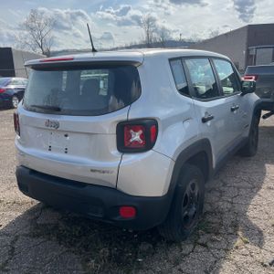 Jeep Renegade Sport 4D SUV 4WD - 8