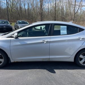 HYUNDAI ELANTRA - 4