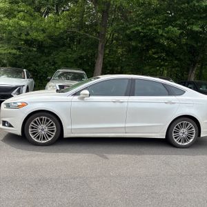 FORD FUSION SE - 3