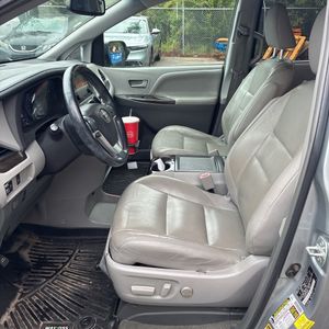2015 Toyota SIENNA XLE 8-PASSENGER thumbnail 32