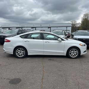 FORD FUSION SE - 10