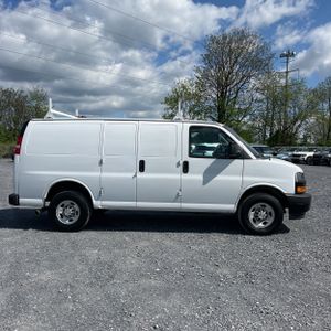 CHEVROLET EXPRESS 2500 - 10