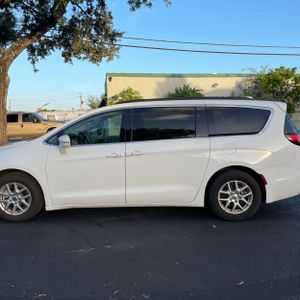 2022 Chrysler PACIFICA TOURING L — фото 3
