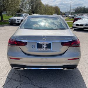 MERCEDES-BENZ E-CLASS - 7