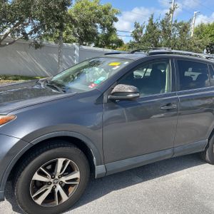 2017 Toyota RAV4 XLE photo 2