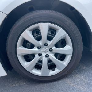 2023 Toyota COROLLA LE thumbnail 17