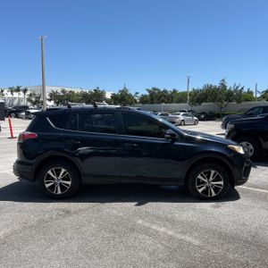 صورة 10 لـ 2018 Toyota RAV4 XLE