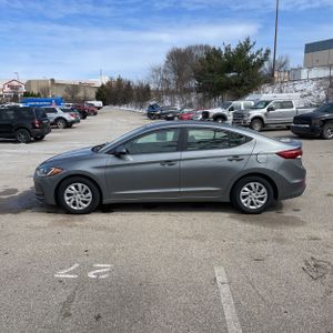 HYUNDAI ELANTRA SE - 3