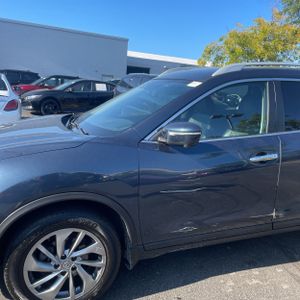 2015 Nissan ROGUE SL 照片 2