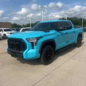 TOYOTA TUNDRA - 1