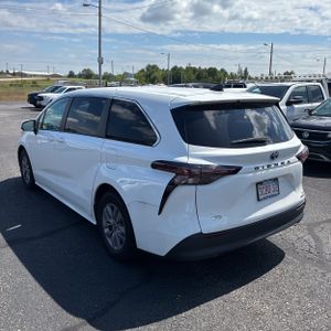 2023 Toyota SIENNA LE 8-PASSENGER 照片 3