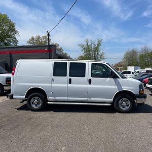CHEVROLET EXPRESS 2500 - 10