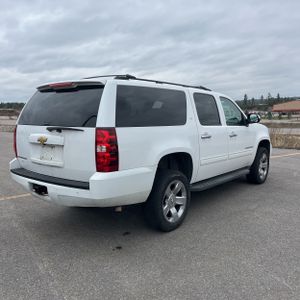 CHEVROLET SUBURBAN - 8
