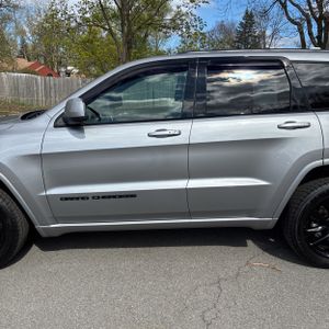 JEEP GRAND CHEROKEE LAREDO X - 4