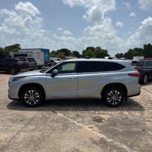 صورة 3 لـ 2021 Toyota HIGHLANDER XLE