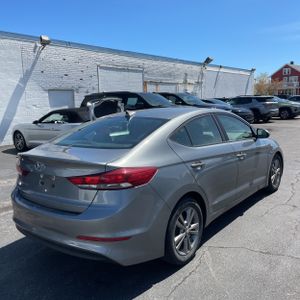 HYUNDAI ELANTRA - 8