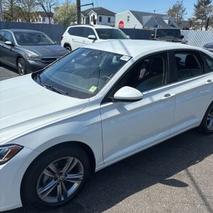 VOLKSWAGEN JETTA SE - 2