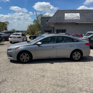 HYUNDAI SONATA SE - 3