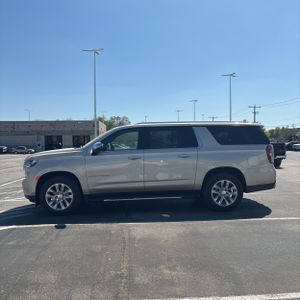 CHEVROLET SUBURBAN PREMIER - 3