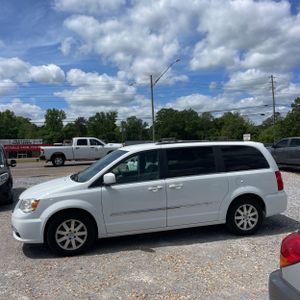 CHRYSLER TOWN AND COUNTRY TOURING - 3