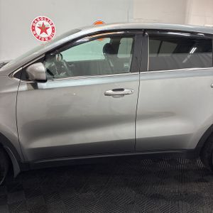 KIA SPORTAGE LX - 4